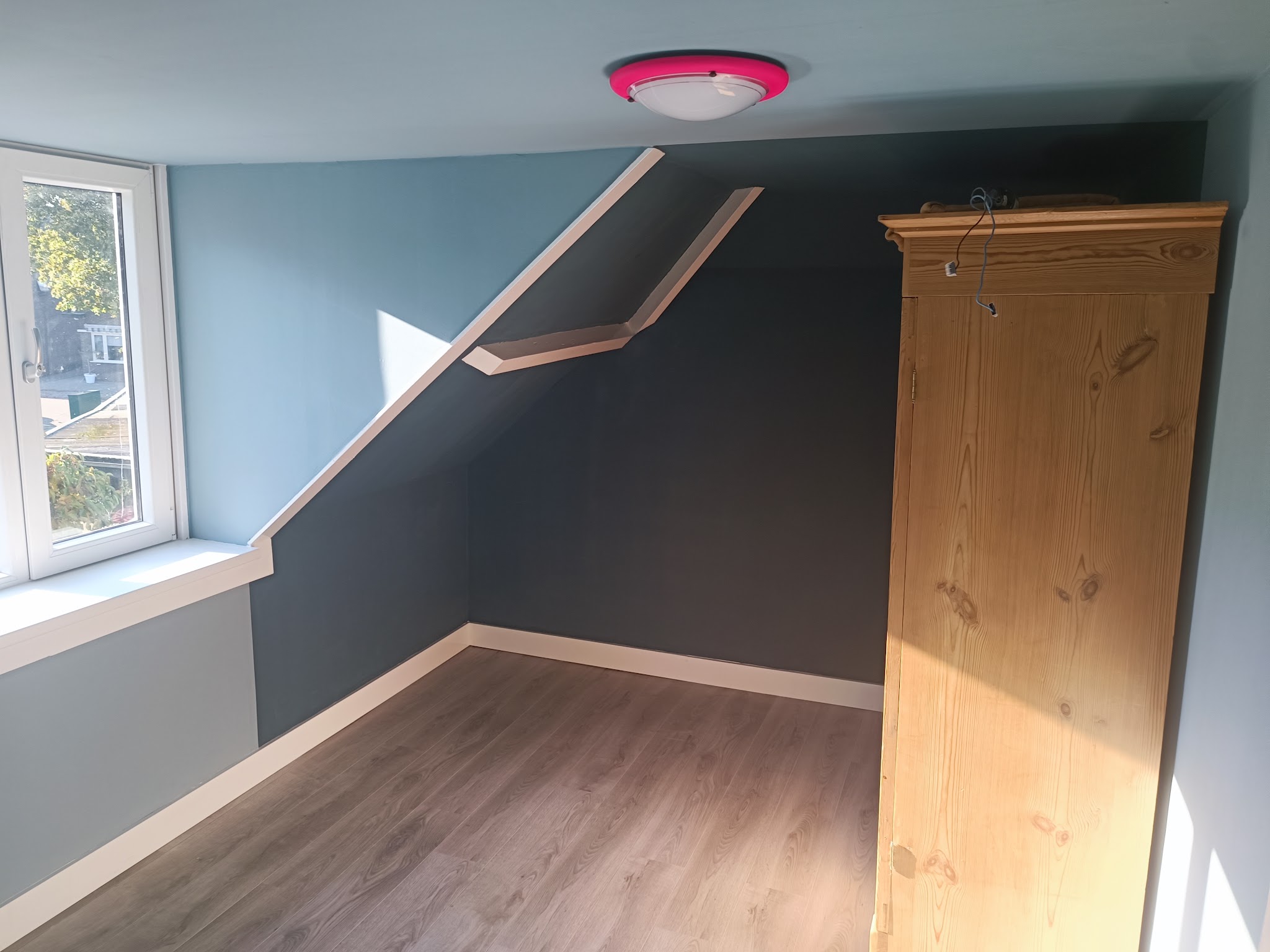 De zolderkamer binnen de nieuwe dakkapel